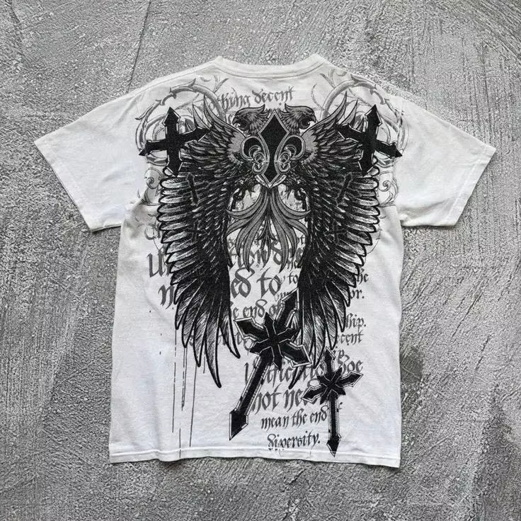 T-Shirt Y2K Gotica con Croce e - Streetwear Brand Y2K recensione e prezzo